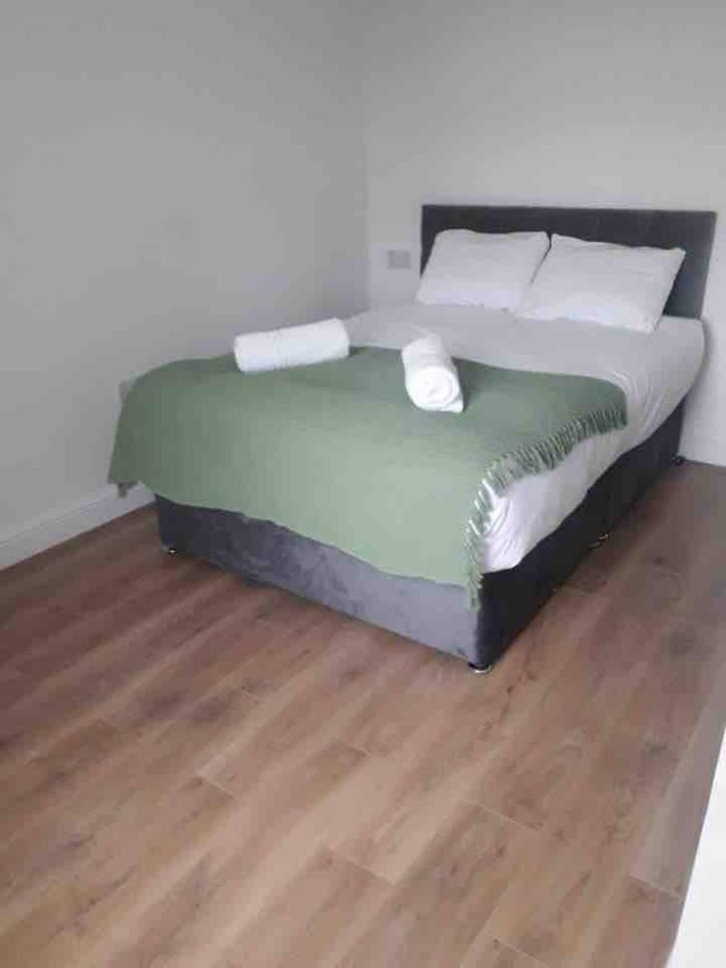 Catherine 5 Bedroom House Crewe Exterior photo